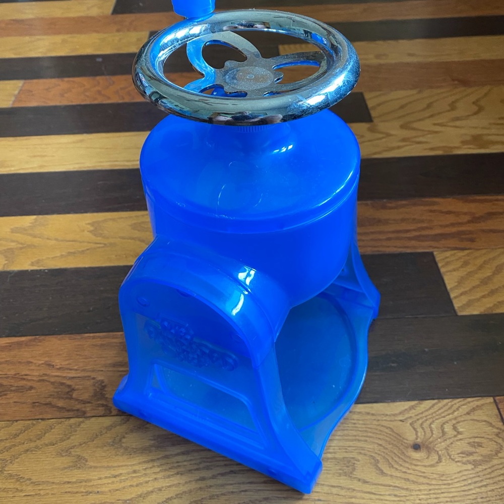 Pampered Chef ice shaver in mint condition works great
